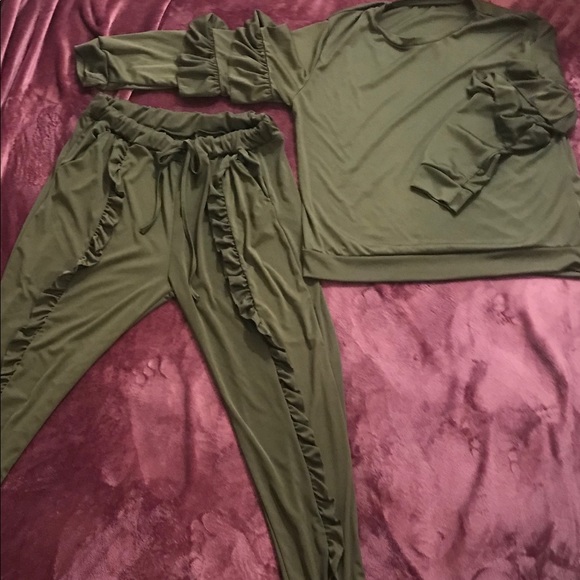 Other - Ruffle pant set